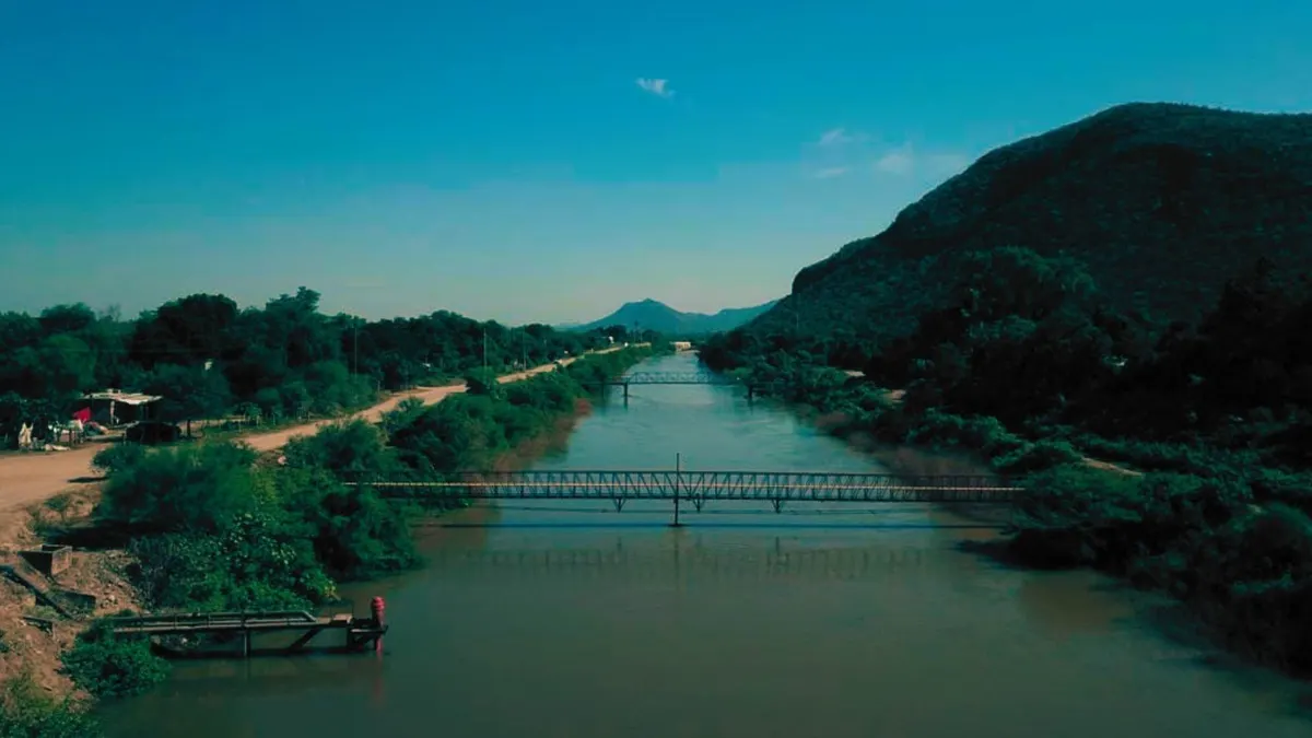 Canal de riego con medición de volumen